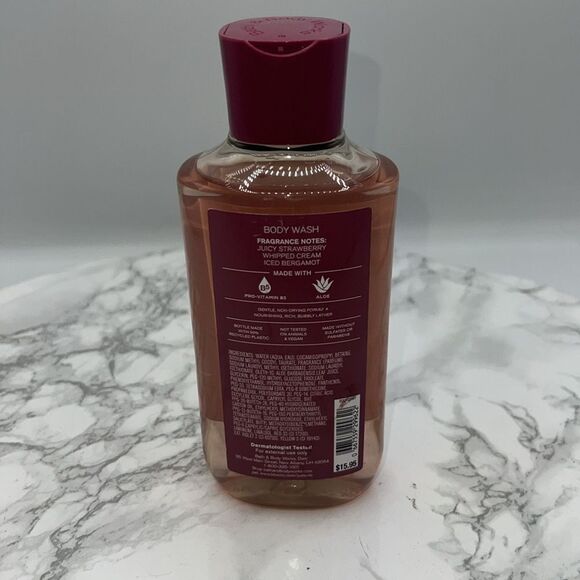 BATH & BODYWORKS Strawberry Snowflakes Body Wash-10 Fl Oz NEW! - Picture 2 of 2